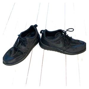 Nike Rosche tennis shoes